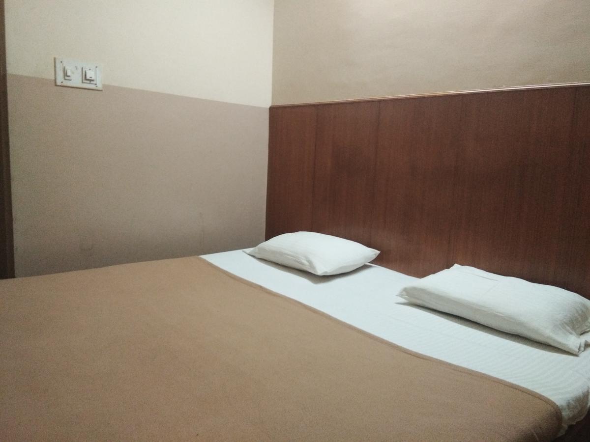 Veekay Tourist Home העיר בנגלור מראה חיצוני תמונה